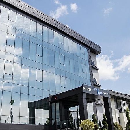 Hotel Spa Ice Resort Ghiroda Bagian luar foto