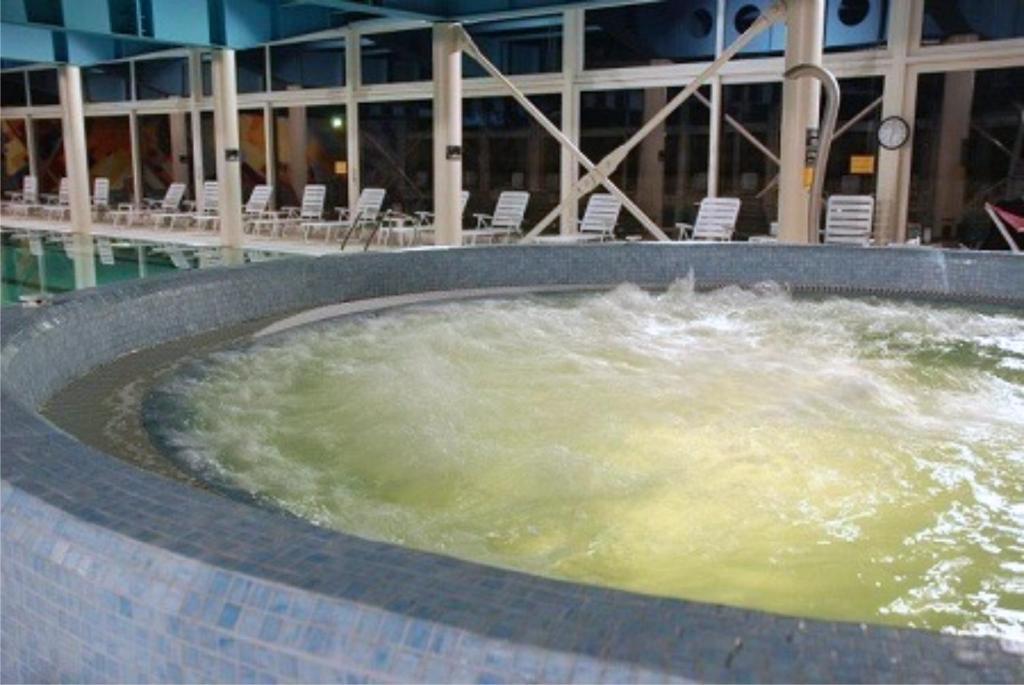 Hotel Spa Ice Resort Ghiroda Bagian luar foto