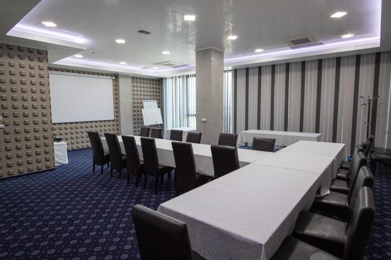Hotel Spa Ice Resort Ghiroda Bagian luar foto